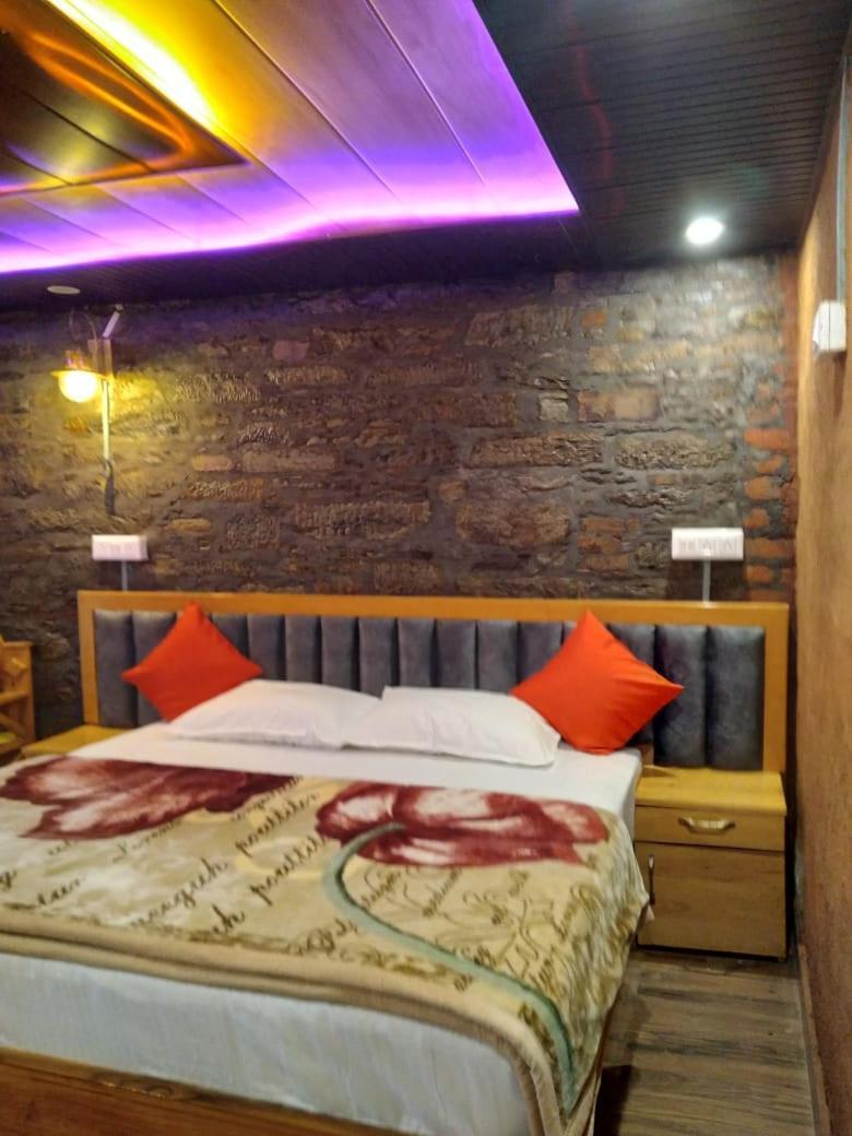 Nature Villaas Basa Homestay Pauri Extérieur photo