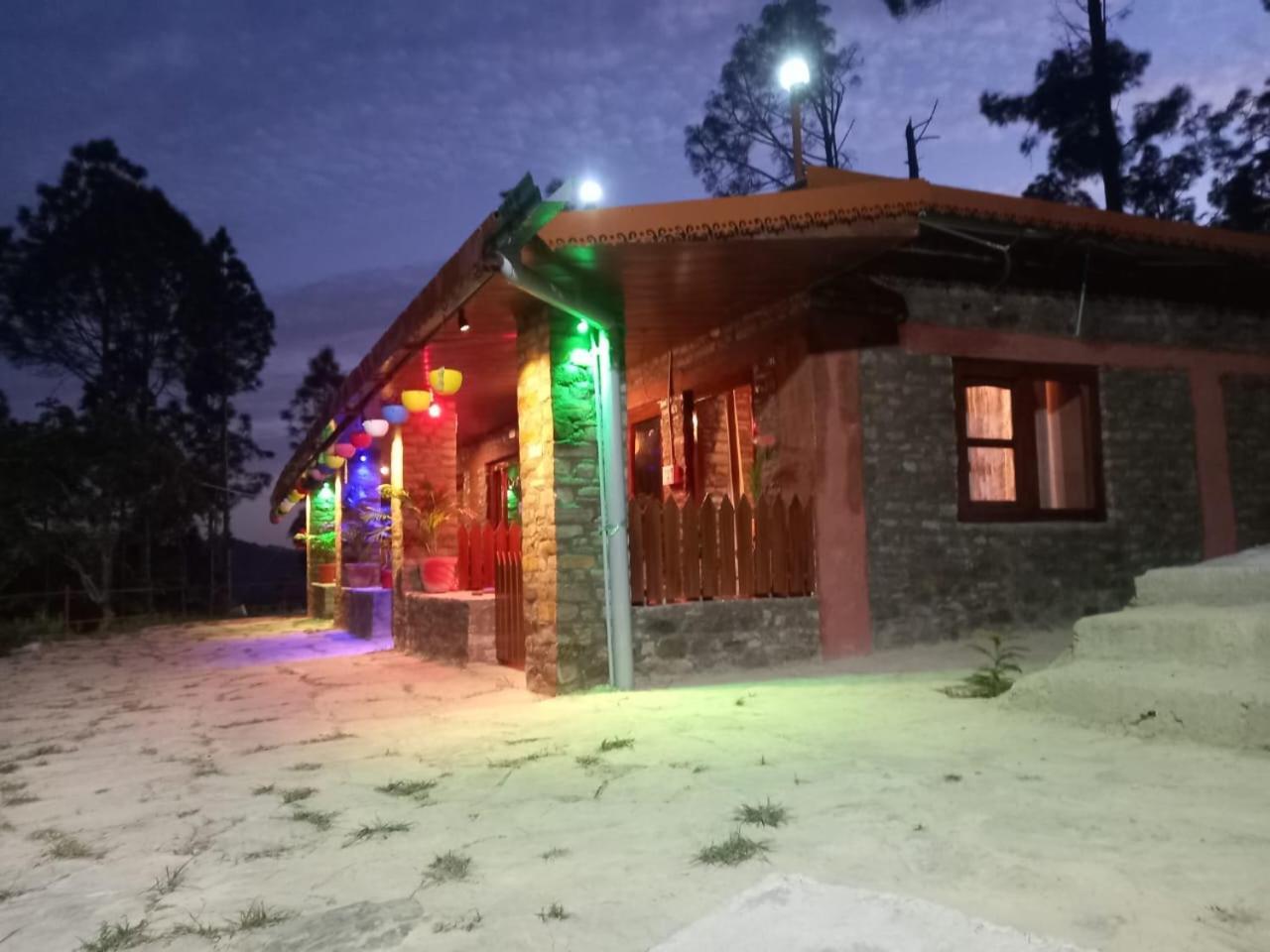 Nature Villaas Basa Homestay Pauri Extérieur photo