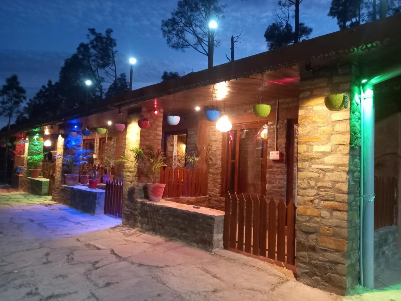 Nature Villaas Basa Homestay Pauri Extérieur photo