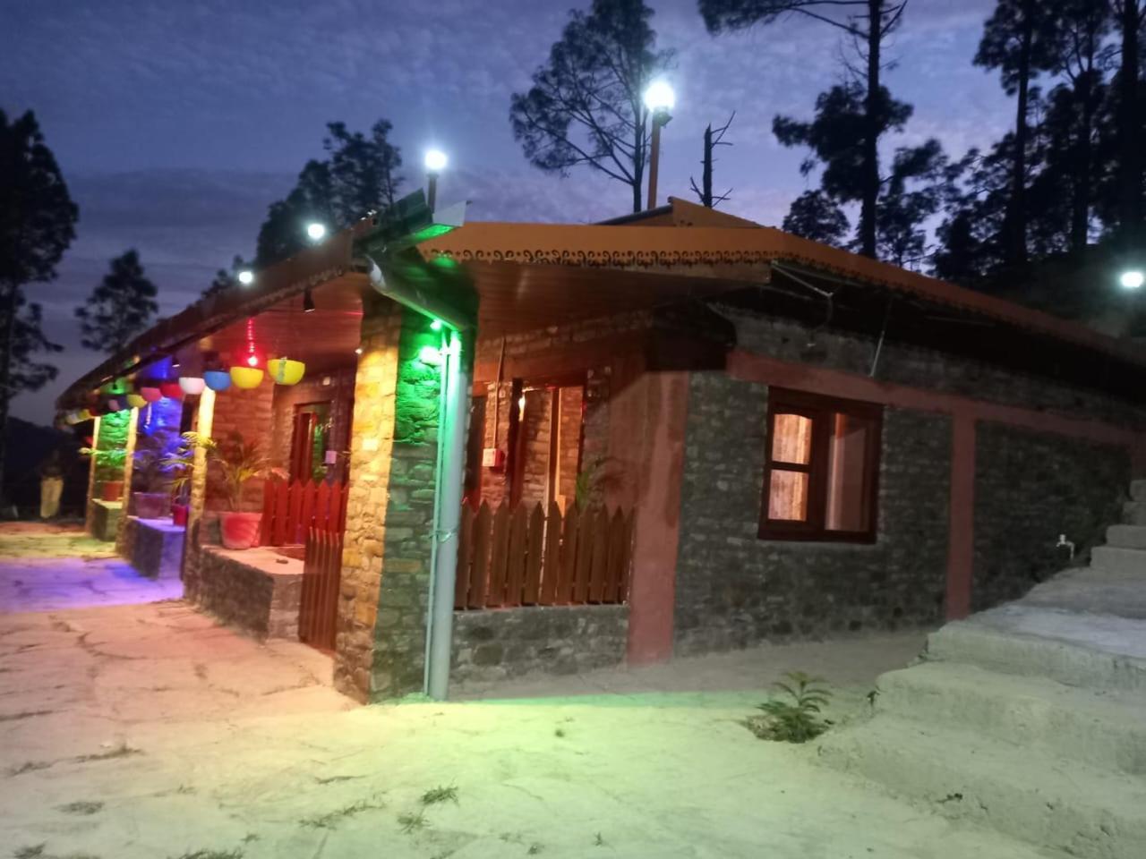 Nature Villaas Basa Homestay Pauri Extérieur photo