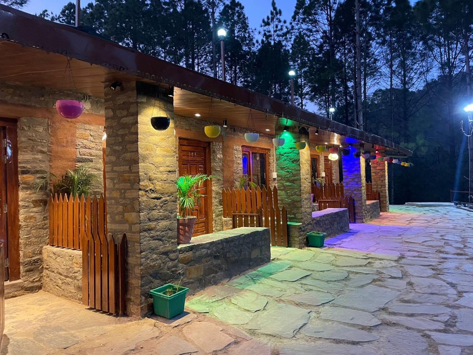 Nature Villaas Basa Homestay Pauri Extérieur photo