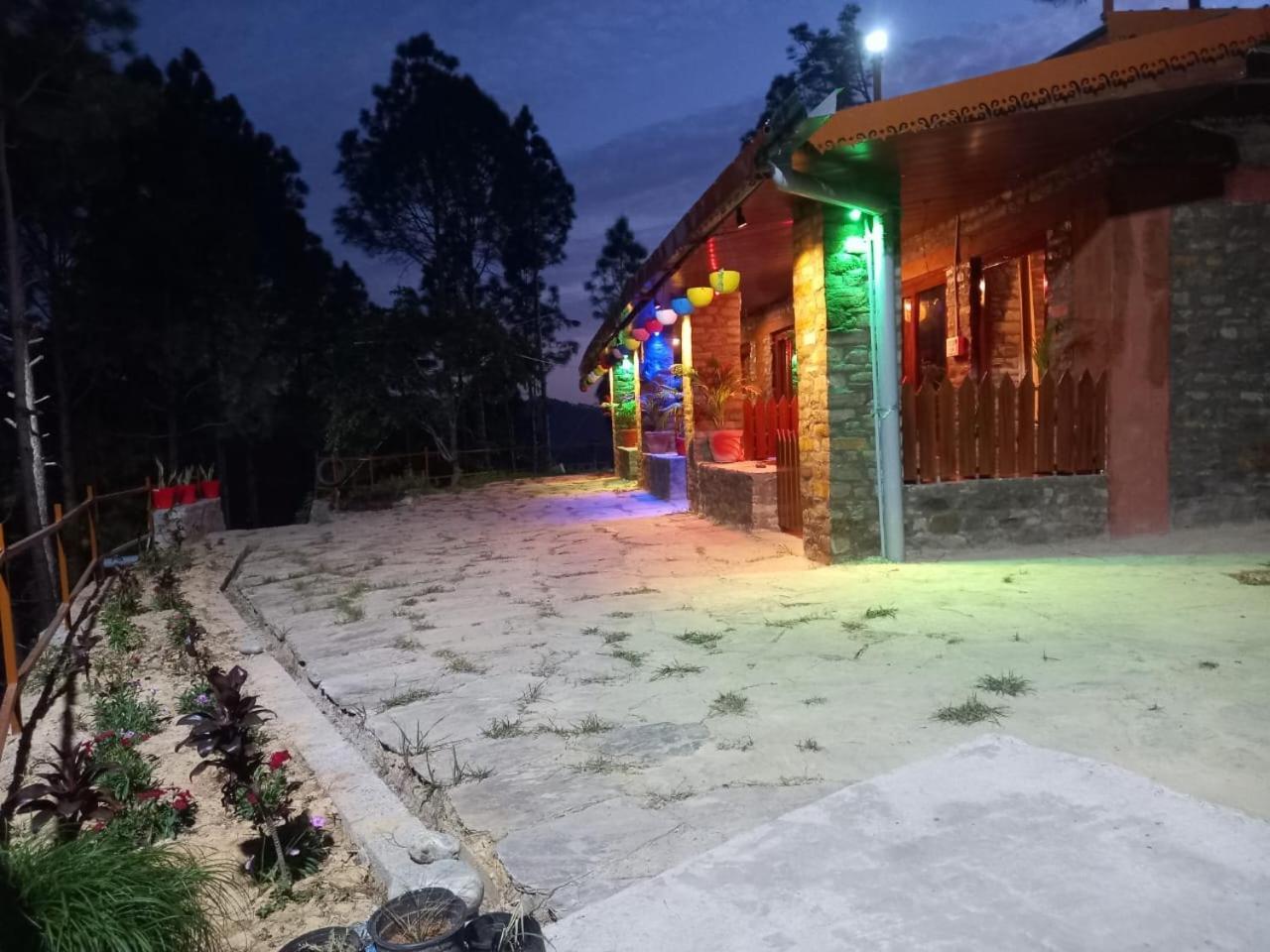 Nature Villaas Basa Homestay Pauri Extérieur photo