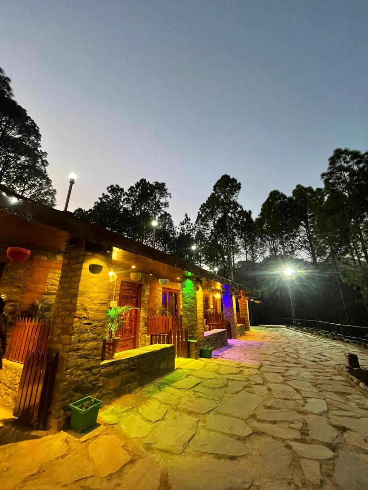 Nature Villaas Basa Homestay Pauri Extérieur photo