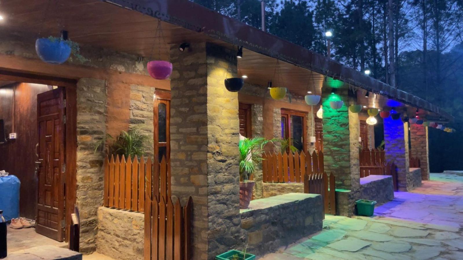 Nature Villaas Basa Homestay Pauri Extérieur photo